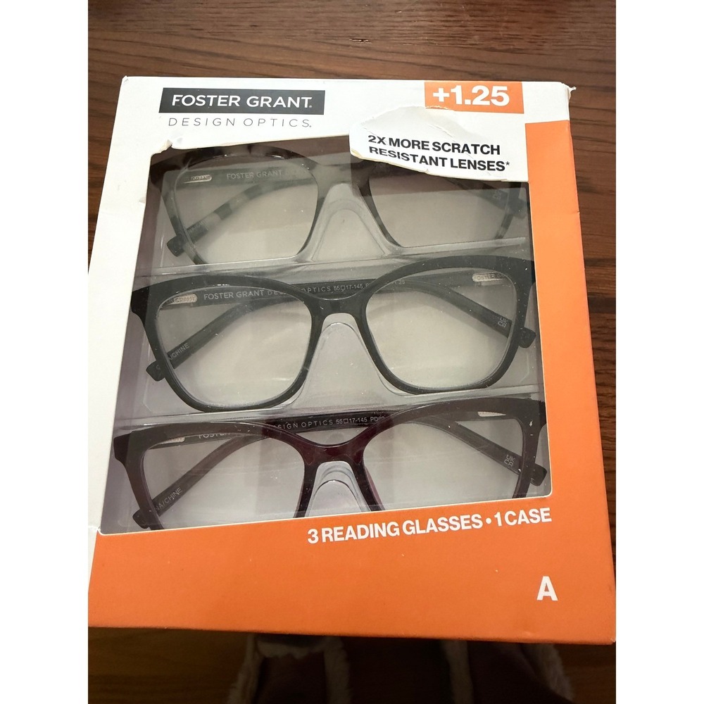 Foster Grant Design Optics Classic Reading Glasses +1.25  3 Pack NEW with case